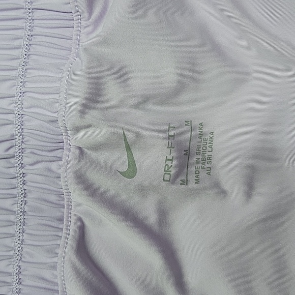 NIKE WOMEN'S SHORTS. - Picture 4 of 5